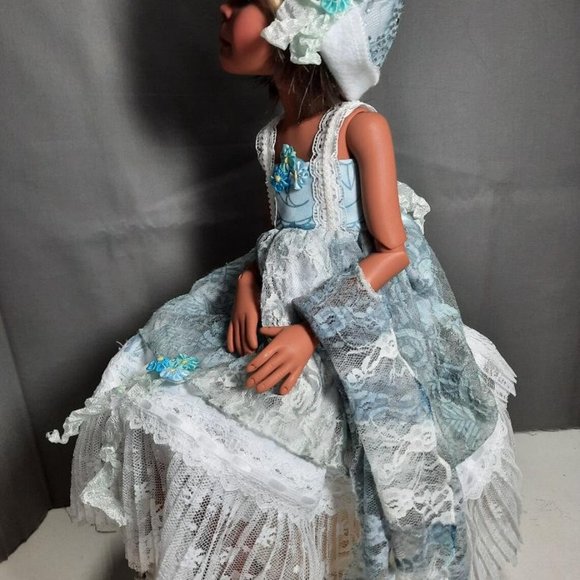Painted lace set for 18" similar dolls - Picture 2 of 6